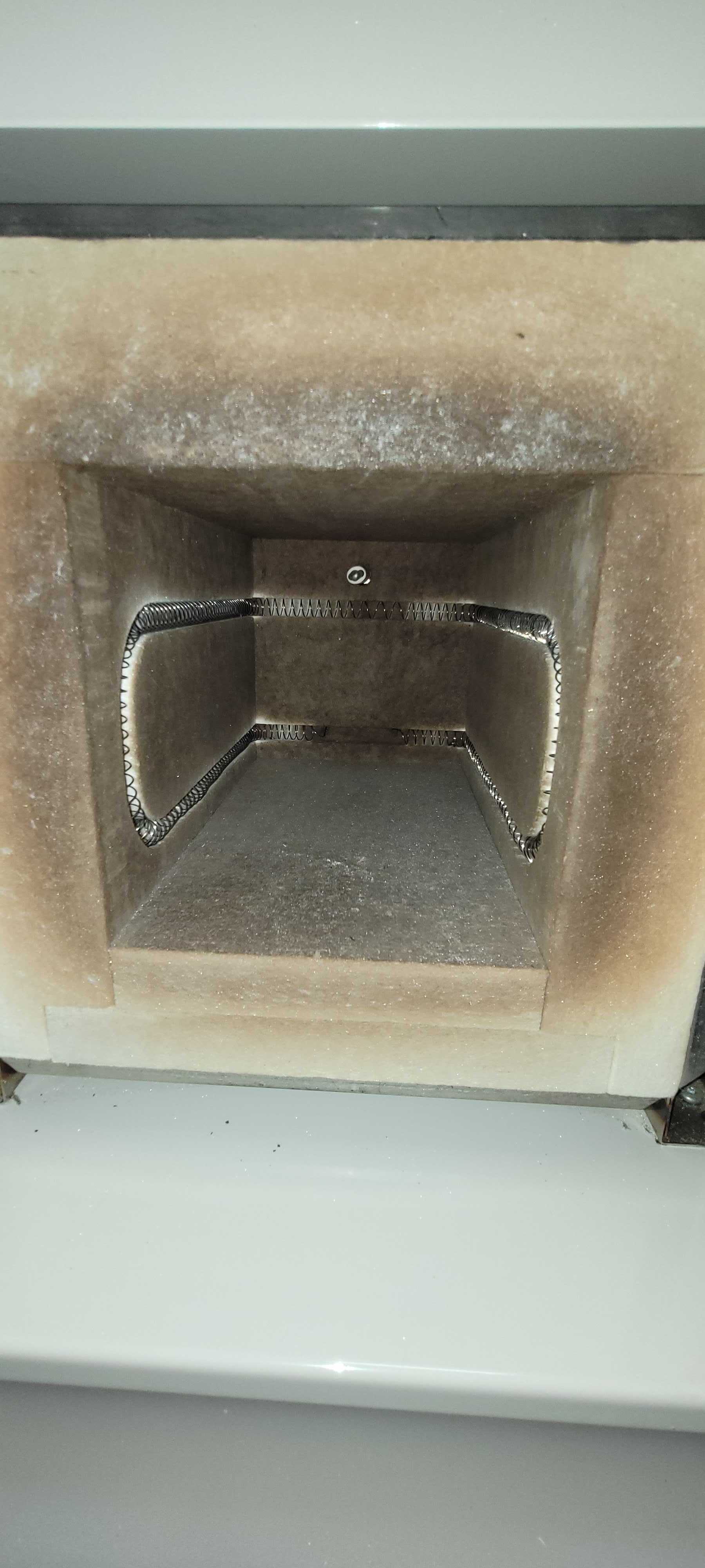 Hot Shot HS-360D chamber interior showing firebrick and elements